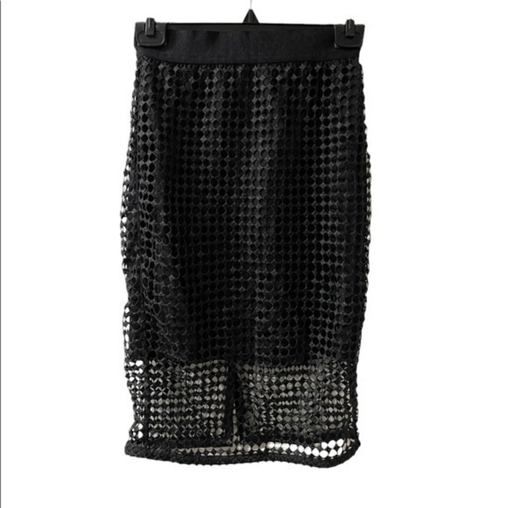 Ann Taylor Black Fishnet MIDI Skirt 00P elastic waist
Condition 9/10 no flaws